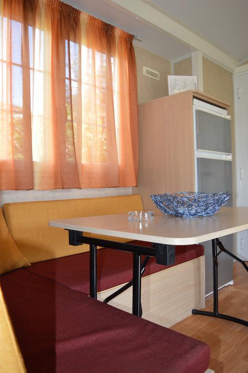 Camping Royal Pettenasco Habitación foto