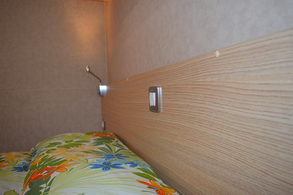 Camping Royal Pettenasco Habitación foto