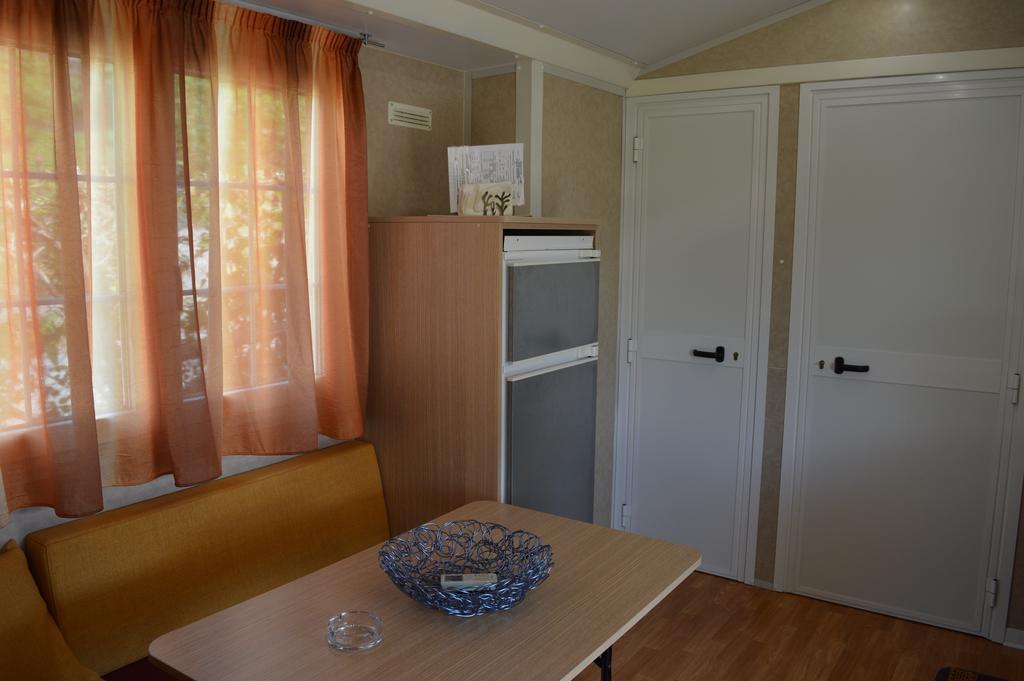 Camping Royal Pettenasco Habitación foto